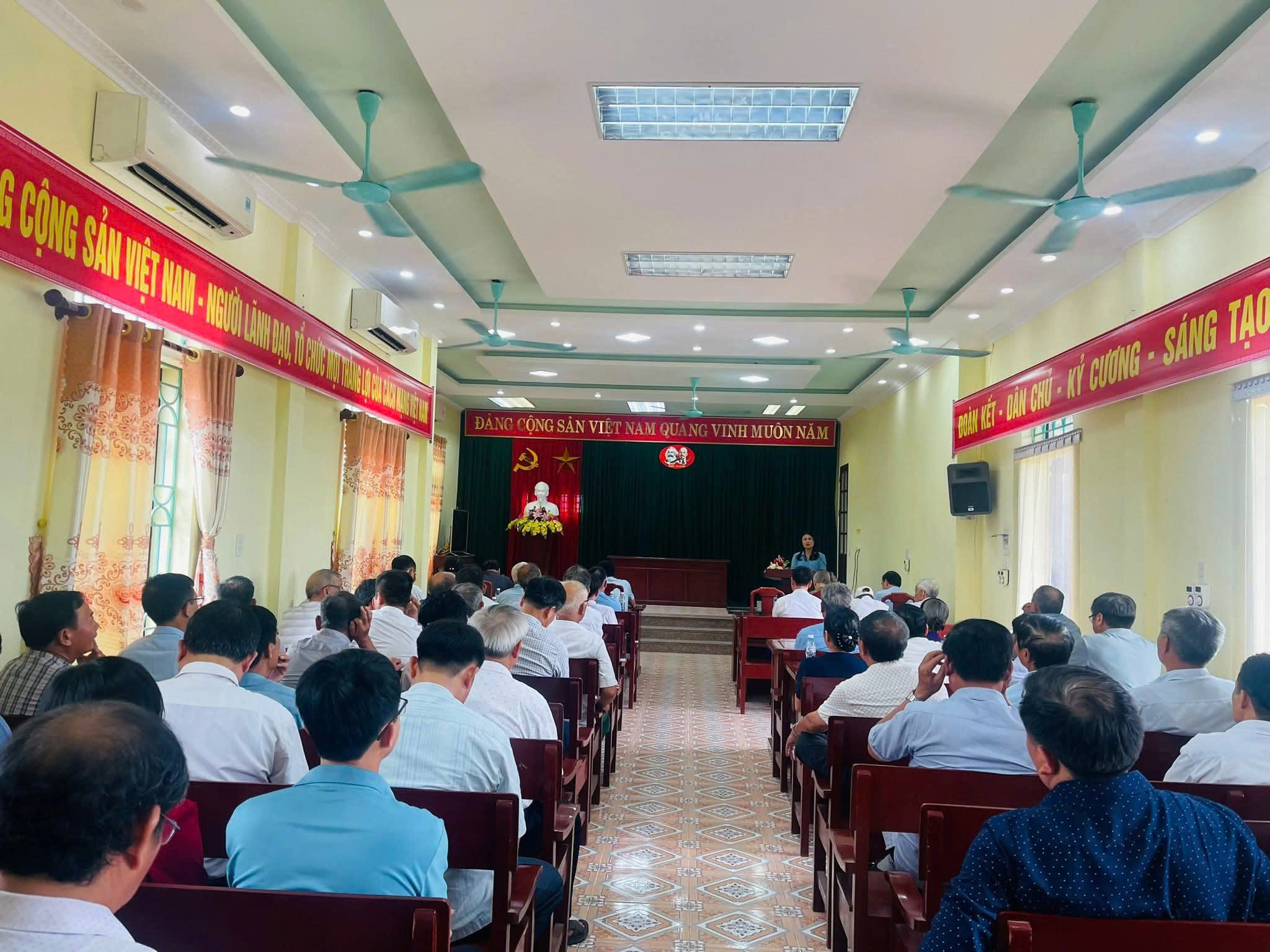 xã Xuân Hồng tổ chức Hội nghị tham gia ý kiến vào dự thảo báo cáo chính trị trình Đại hội Đảng bộ xã Nhiệm kỳ 2025-2030 