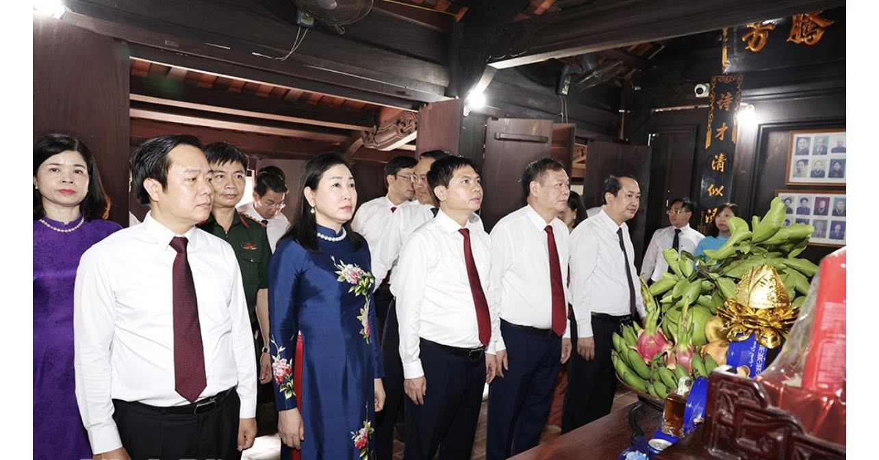 Đoàn đại biểu lãnh đạo Tỉnh ủy, HĐND, UBND, Ủy ban Mặt trận Tổ quốc Việt Nam tỉnh dâng hương nhân kỷ niệm 80 năm ngày Quốc khánh (2/9/1945-2/9/2025)
