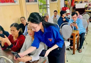 Người cao tuổi – từ “ngại công nghệ” trở thành chủ thể của chuyển đổi số