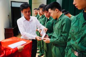 Xuân Hồng tổ chức đêm giao lưu “Ngày hội tòng quân” dành cho các thanh niên ưu tú chuẩn bị lên đường nhập ngũ