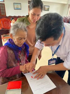 Nâng cao nhận thức của người dân khi thực hiện thủ tục hành chính tại Trung tâm Phục vụ hành chính công xã Xuân Hồng