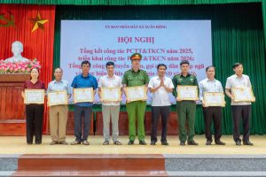 Xã Xuân Hồng đã tổ chức Hội nghị tổng kết công tác phòng, chống thiên tai và tìm kiếm cứu nạn năm 2025, triển khai nhiệm vụ năm 2026; tổng kết công tác tuyển chọn, gọi công dân nhập ngũ và thực hiện nghĩa vụ tham gia công an nhân dân năm 2026, phương hướng nhiệm vụ năm 2027