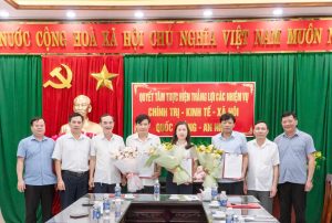 Xã Xuân Hồng tổ chức hội nghị công bố Nghị quyết của HĐND xã về việc thành lập Phòng Nông nghiệp và Môi trường và các quyết định về công tác cán bộ