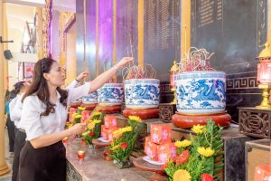 Xã Xuân Hồng dâng hương tri ân tại Đền Liệt sĩ xã Xuân Trường và Tượng đài Tổng Bí thư Trường Chinh