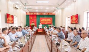 Xuân Hồng tổ chức Hội nghị gặp mặt các đồng chí Bí thư chi bộ, Trưởng thôn (xóm), Trưởng ban Công tác Mặt trận thôi tham gia công tác do sắp xếp tổ chức lại đơn vị thôn, xóm
