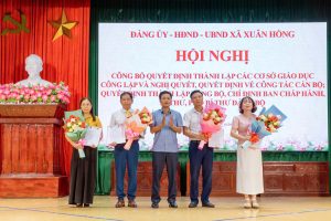 XÃ XUÂN HỒNG CÔNG BỐ CÁC QUYẾT ĐỊNH THÀNH LẬP CÁC CƠ SỞ GIÁO DỤC CÔNG LẬP VÀ CÁC NGHỊ QUYẾT QUYẾT ĐỊNH VỀ CÔNG TÁC CÁN BỘ SAU SẮP XẾP