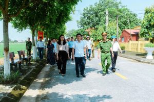 Xã Xuân Hồng đã tổ chức lễ ra quân triển khai “Chiến dịch đào tạo kỹ năng lái xe mô tô, xe gắn máy an toàn” và triển khai mô hình “Tuyến đường Trật tự, An toàn – Văn minh, Hiện đại”
