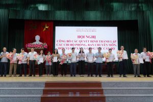 HỘI NGHỊ CÔNG BỐ CÁC QUYẾT ĐỊNH THÀNH LAẠP CÁC CHI BỘ PHÒNG, BAN CHUYÊN MÔN, ĐƠN VỊ CẤP XÃ VÀ CÔNG TÁC CÁN BỘ