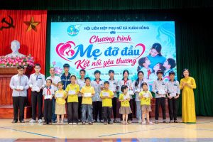 HỘI LHPN XÃ XUÂN HỒNG TRAO CHƯƠNG TRÌNH “MẸ ĐỠ ĐẦU” VÀ TUYÊN TRUYỀN CHUYÊN ĐỀ “PHỤ NỮ HIỆN ĐẠI – TỰ TIN LÀM CHỦ CUỘC SỐNG, CHỦ ĐỘNG TẠO DỰNG TƯƠNG LAI”